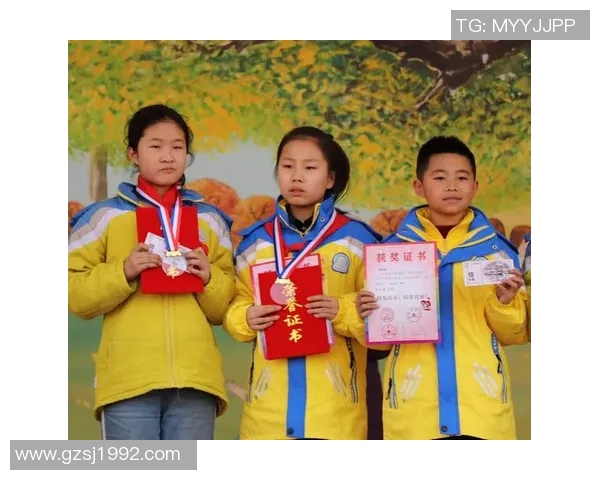 中国足球球星亲笔签名珍藏版图片展示 见证荣耀时刻与个人风采